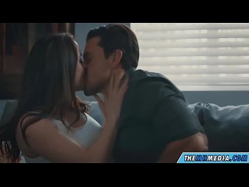 ❤️ Ngono ya kimapenzi na mama mzuri wa busty kwetu ❌️❤